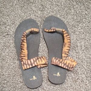 Sanuk Brown and Black Patterned Sandals Size 9 Approx. Sling It On